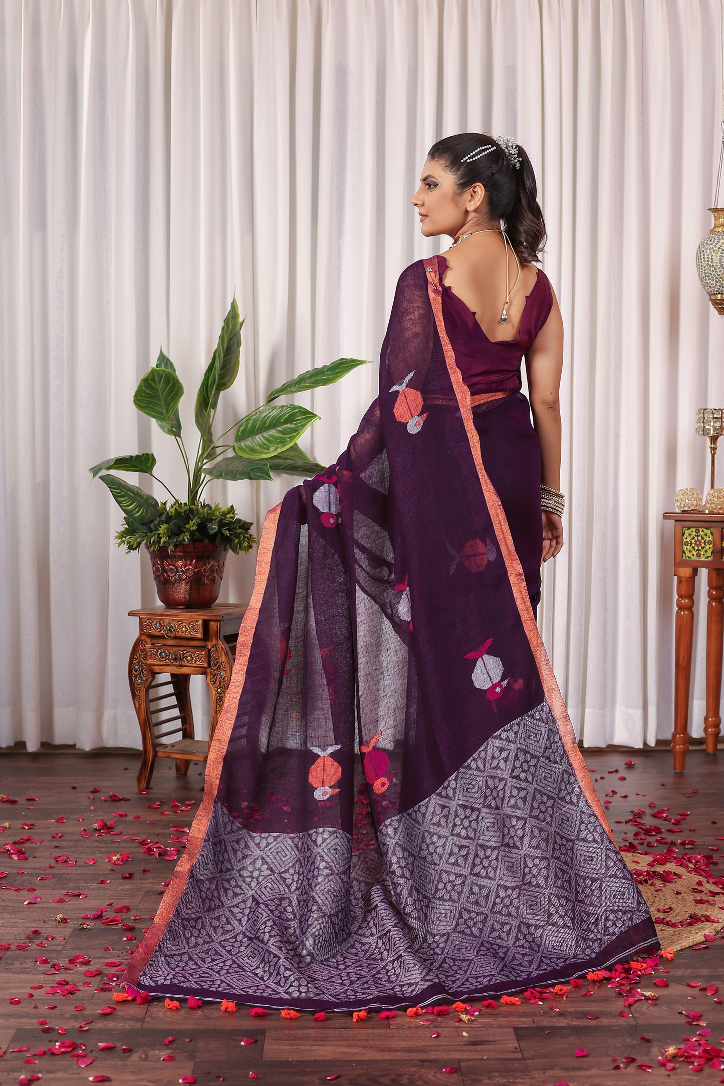 N E T R A V A T I || Pure Linen Saree