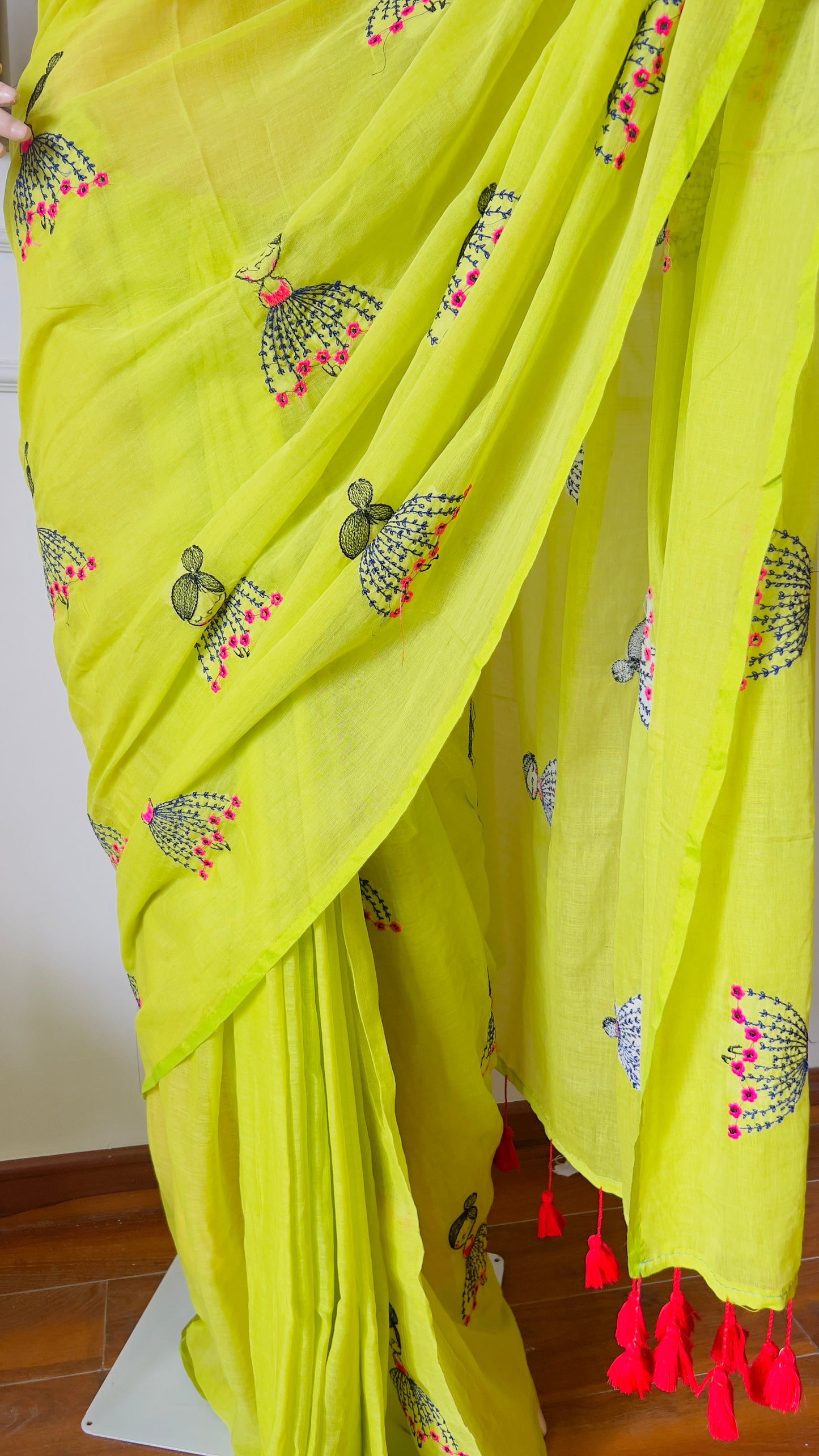 B A N D I N I || Mull Cotton Saree with Embroidery Work