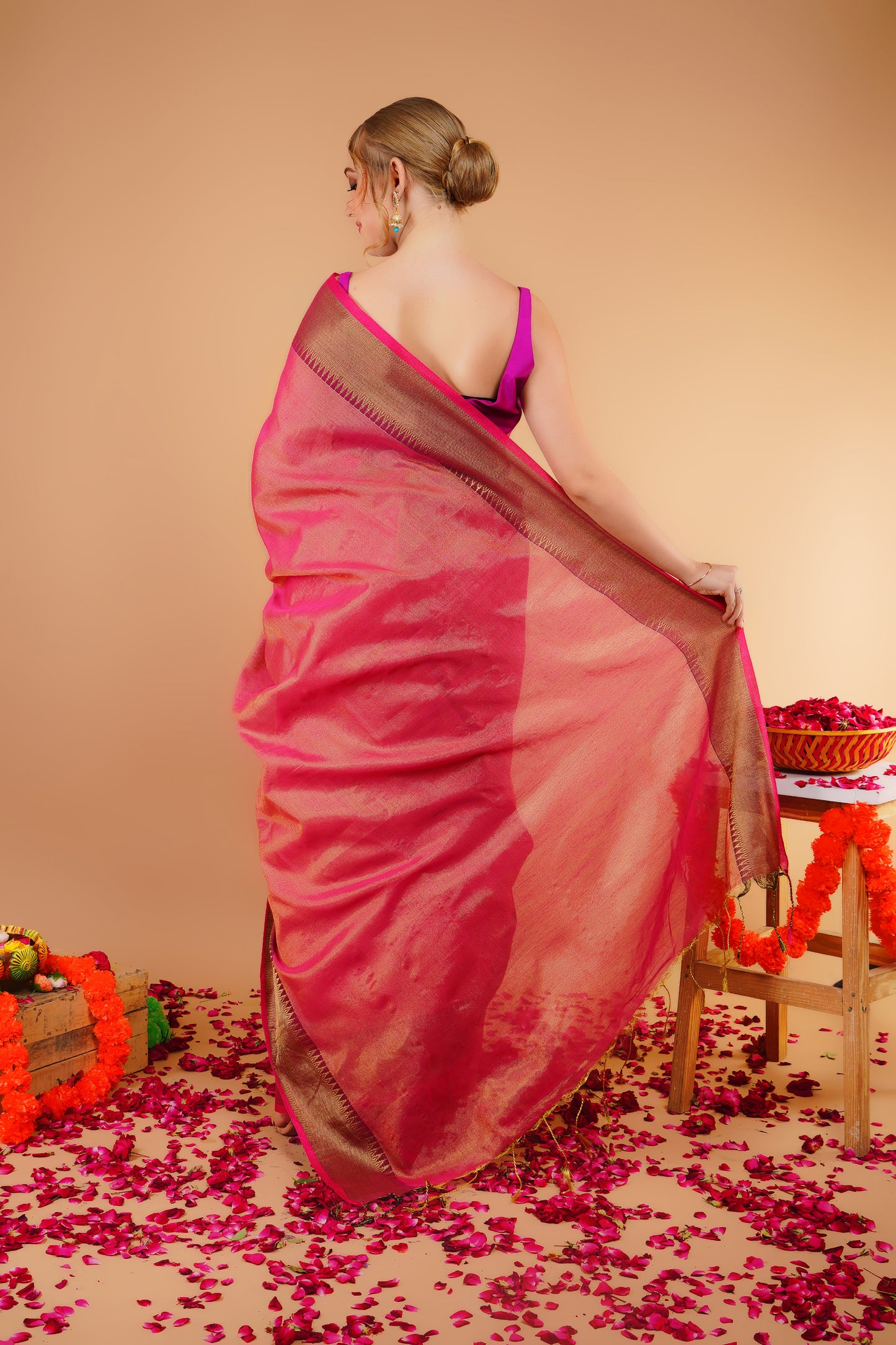 M A D H U R I || Handloom Raga Tissue Saree