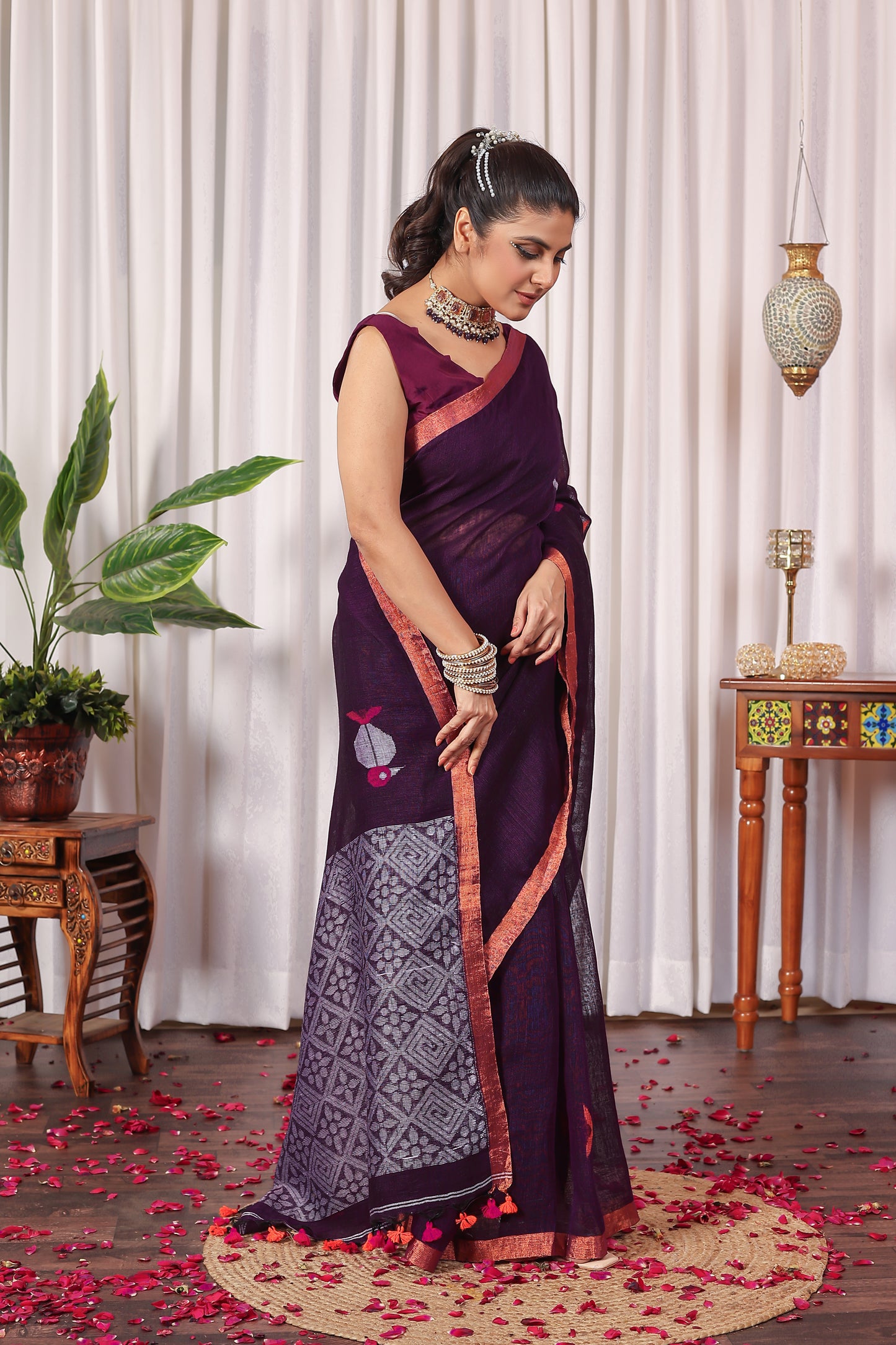 N E T R A V A T I || Pure Linen Saree