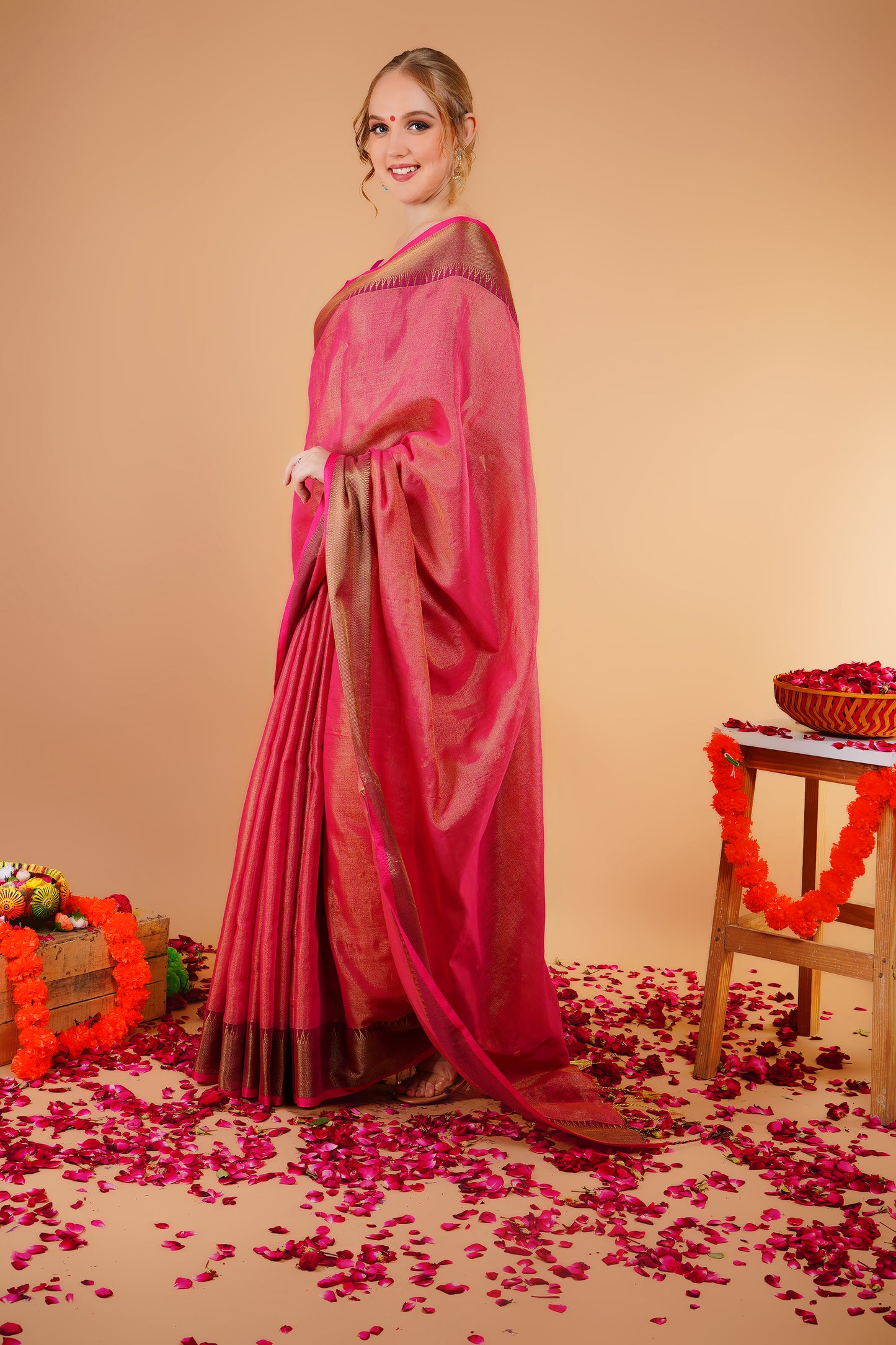M A D H U R I || Handloom Raga Tissue Saree