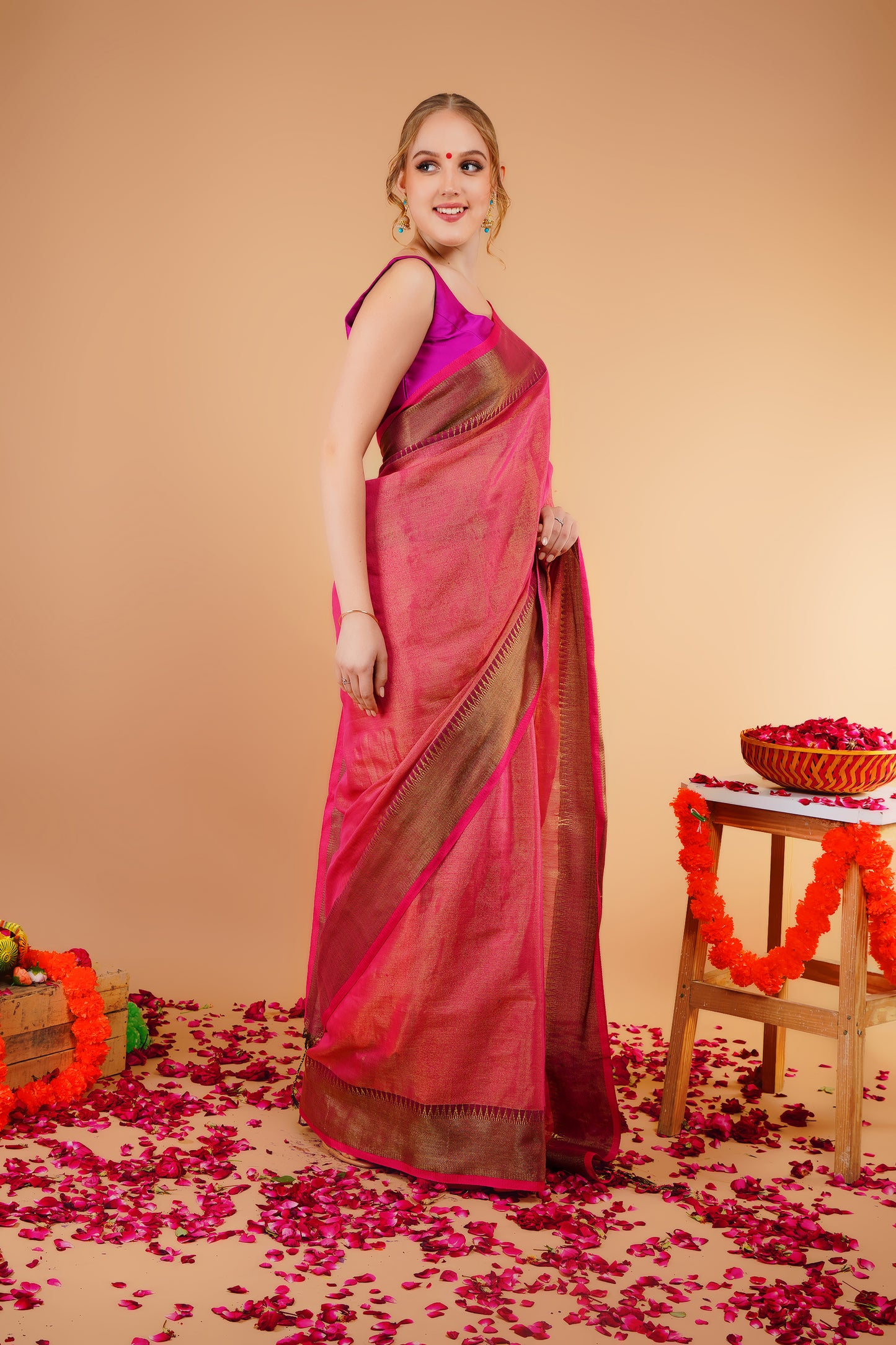 M A D H U R I || Handloom Raga Tissue Saree